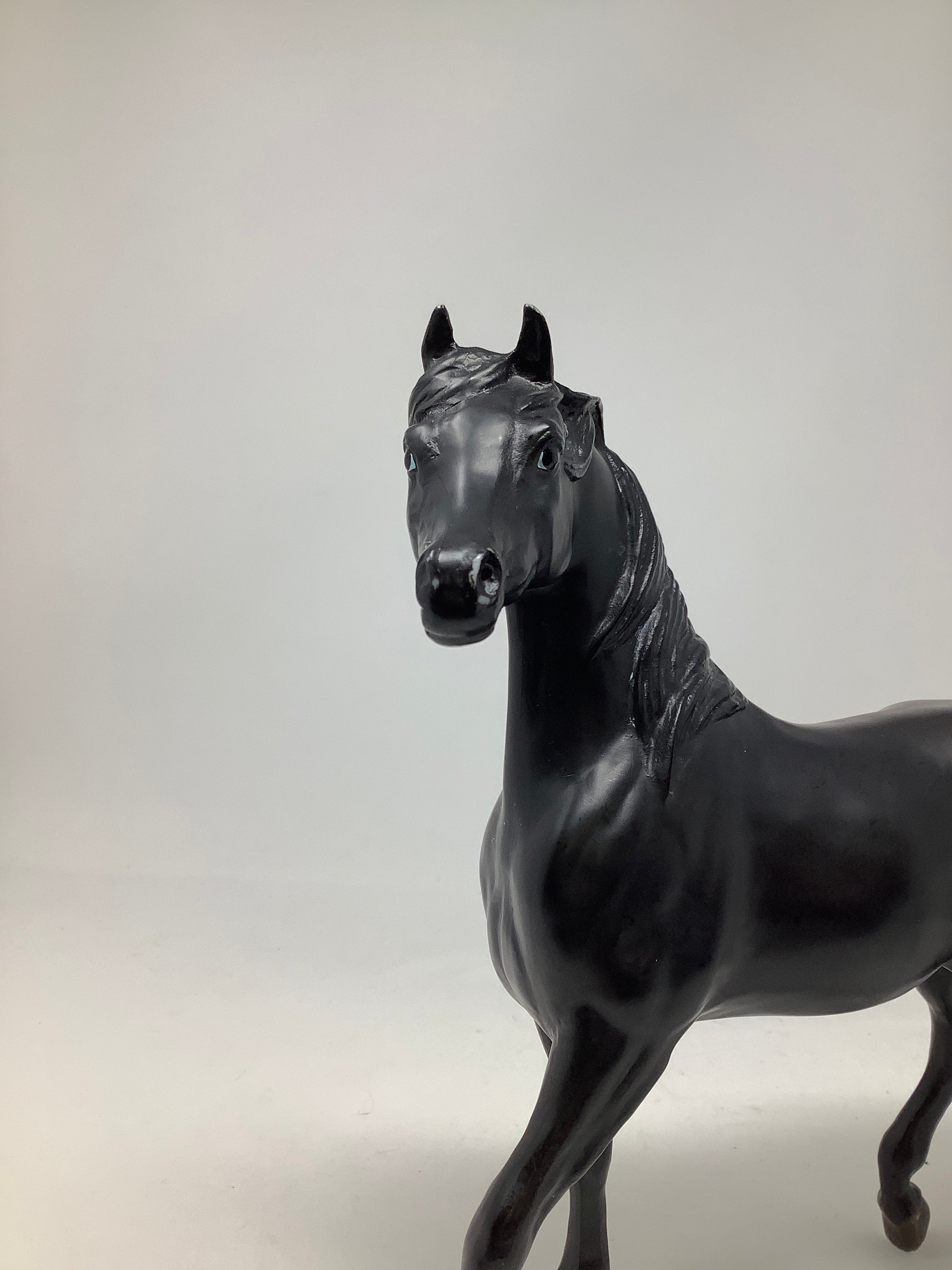 Breyer Horse 1394 Black Stallion 馬 フィギュア Amazon.com: Breyer Black Stallion Horse & Book Set 6181, N/a, 00